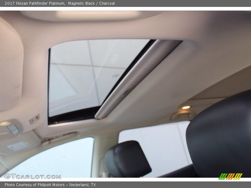 Magnetic Black / Charcoal 2017 Nissan Pathfinder Platinum