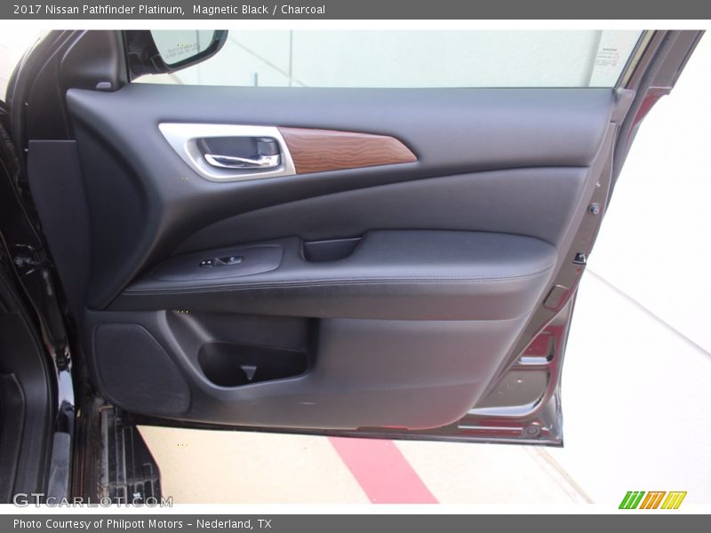 Magnetic Black / Charcoal 2017 Nissan Pathfinder Platinum