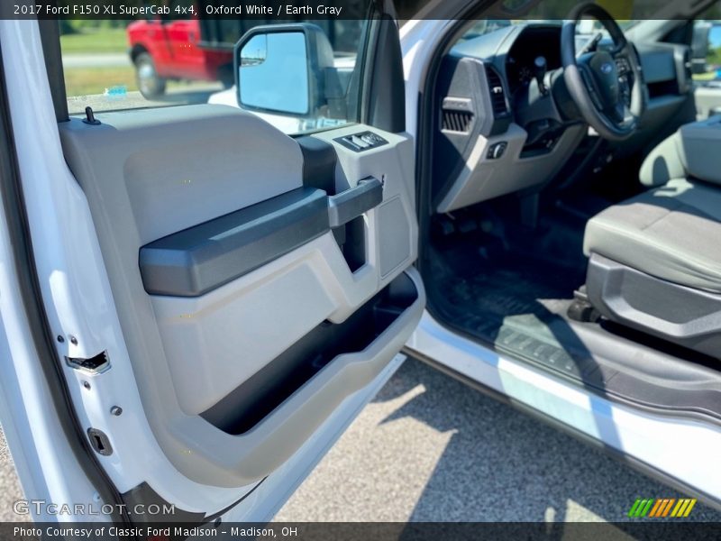 Oxford White / Earth Gray 2017 Ford F150 XL SuperCab 4x4