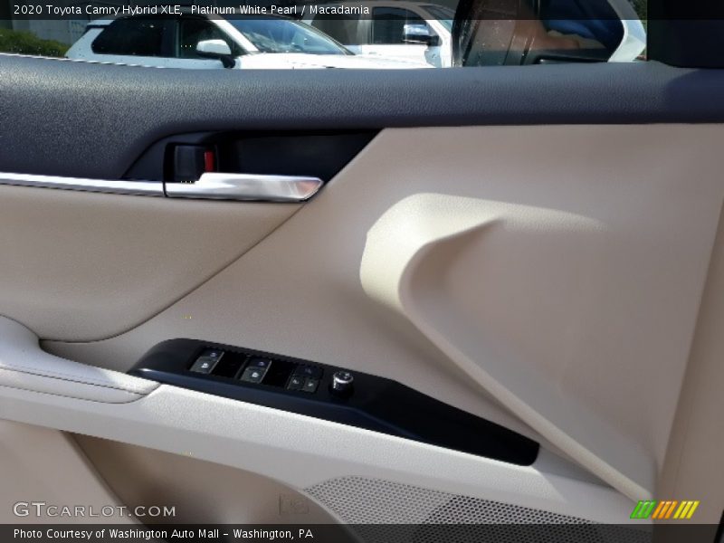 Platinum White Pearl / Macadamia 2020 Toyota Camry Hybrid XLE