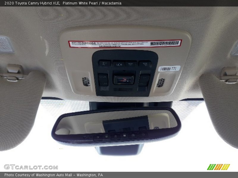Platinum White Pearl / Macadamia 2020 Toyota Camry Hybrid XLE