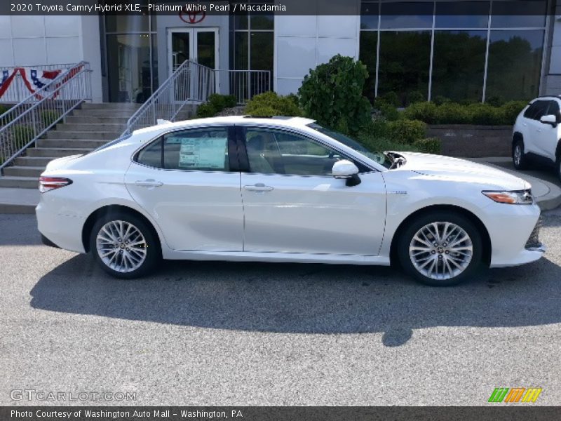 Platinum White Pearl / Macadamia 2020 Toyota Camry Hybrid XLE
