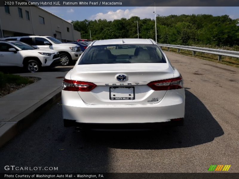 Platinum White Pearl / Macadamia 2020 Toyota Camry Hybrid XLE
