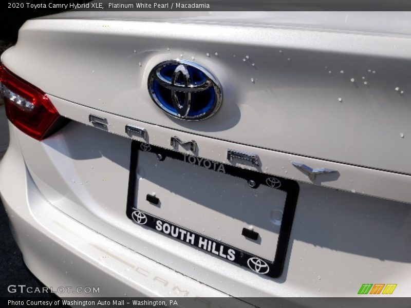 Platinum White Pearl / Macadamia 2020 Toyota Camry Hybrid XLE