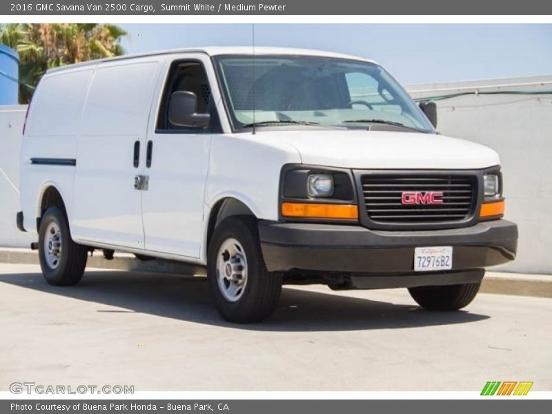 Front 3/4 View of 2016 Savana Van 2500 Cargo