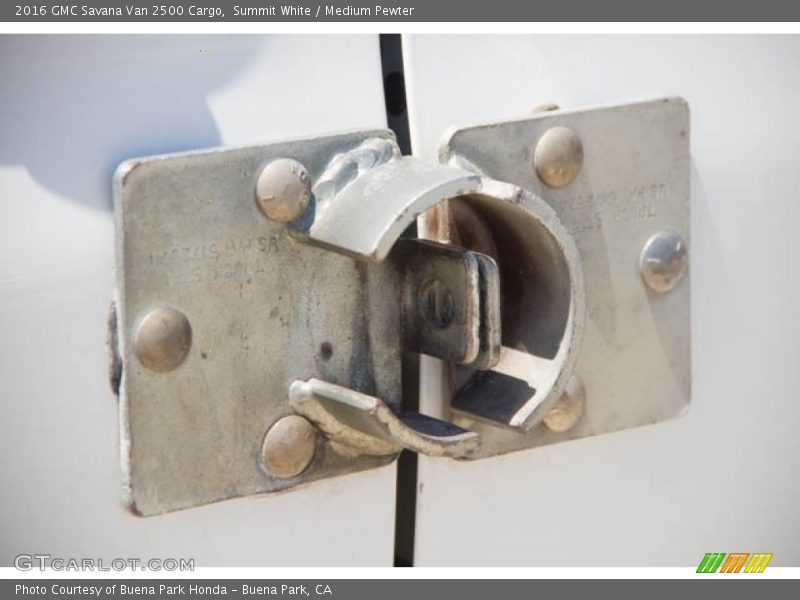 Summit White / Medium Pewter 2016 GMC Savana Van 2500 Cargo