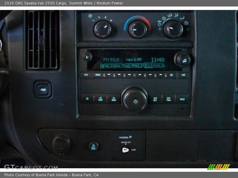 Controls of 2016 Savana Van 2500 Cargo