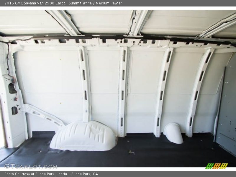 Summit White / Medium Pewter 2016 GMC Savana Van 2500 Cargo