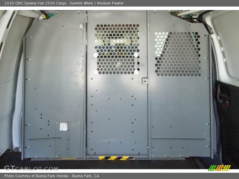 Summit White / Medium Pewter 2016 GMC Savana Van 2500 Cargo