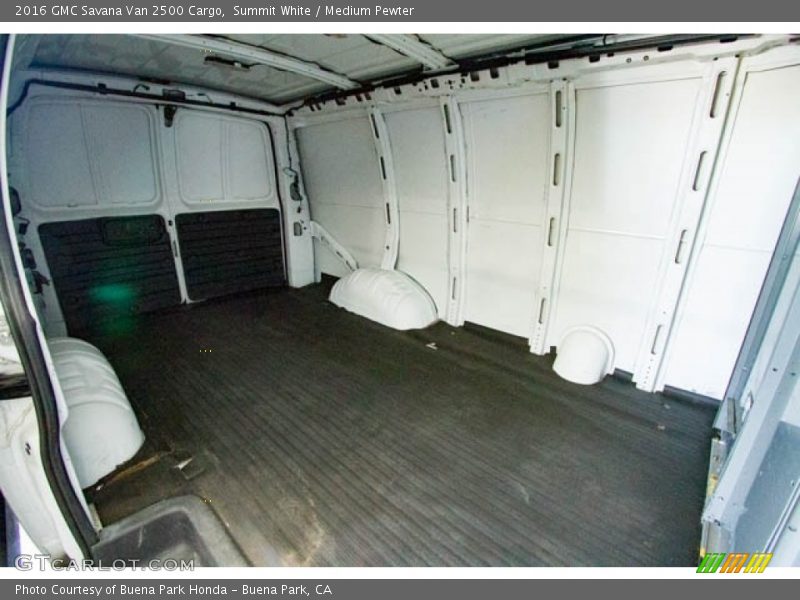 Summit White / Medium Pewter 2016 GMC Savana Van 2500 Cargo