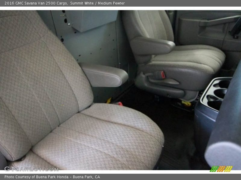 Summit White / Medium Pewter 2016 GMC Savana Van 2500 Cargo