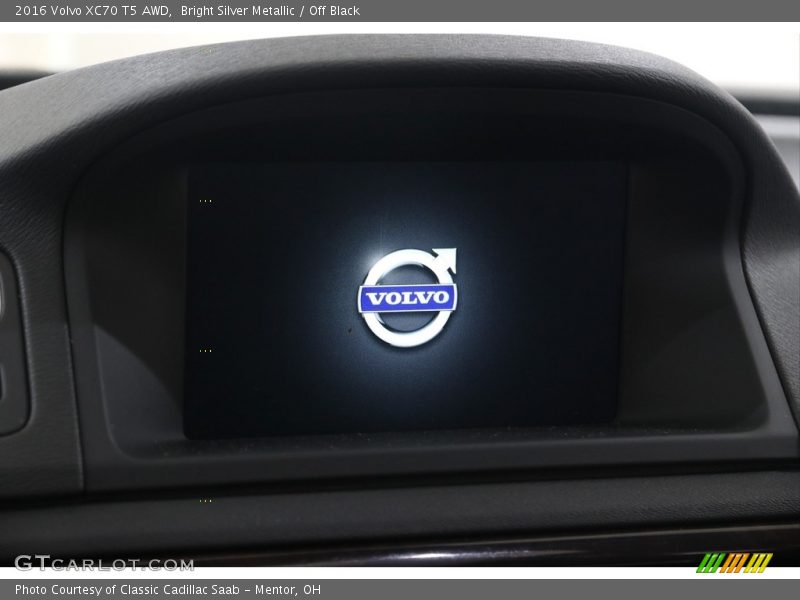 Bright Silver Metallic / Off Black 2016 Volvo XC70 T5 AWD
