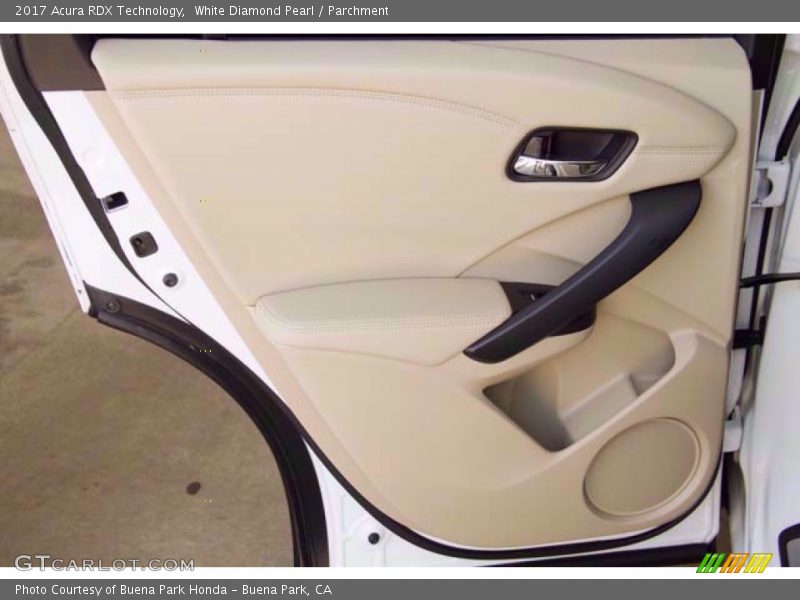 White Diamond Pearl / Parchment 2017 Acura RDX Technology