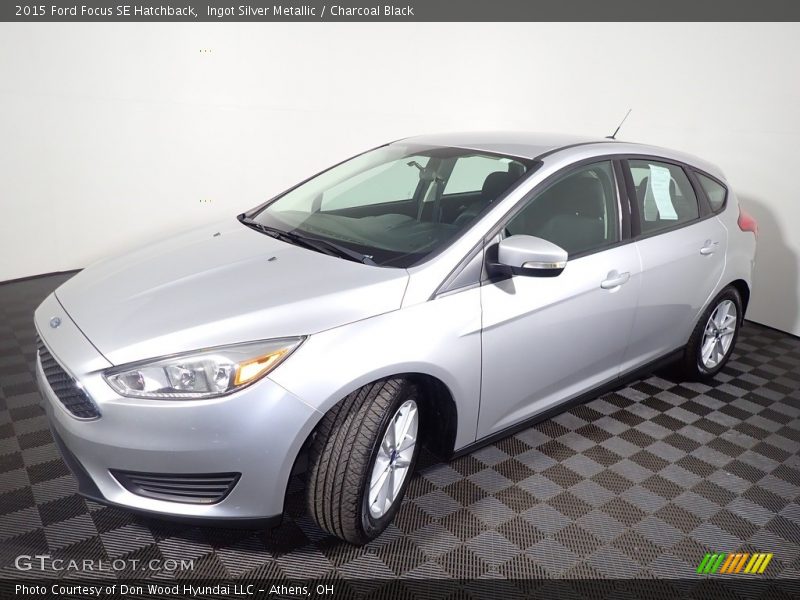 Ingot Silver Metallic / Charcoal Black 2015 Ford Focus SE Hatchback