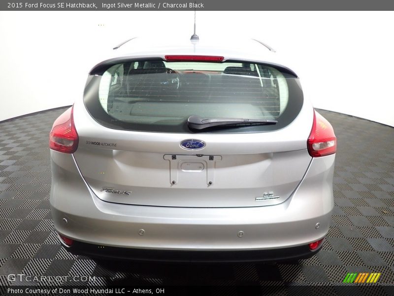 Ingot Silver Metallic / Charcoal Black 2015 Ford Focus SE Hatchback