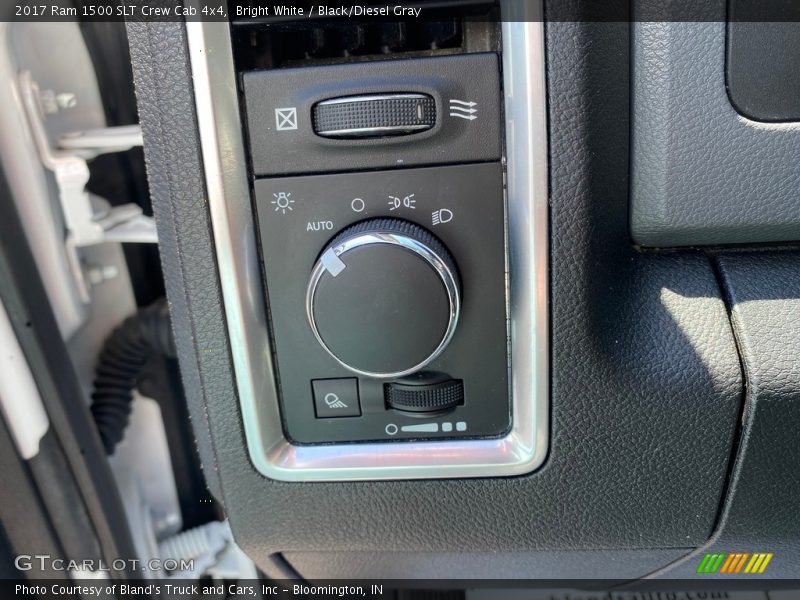 Bright White / Black/Diesel Gray 2017 Ram 1500 SLT Crew Cab 4x4