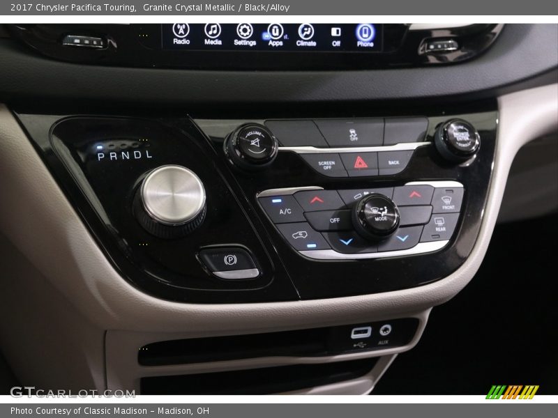 Granite Crystal Metallic / Black/Alloy 2017 Chrysler Pacifica Touring
