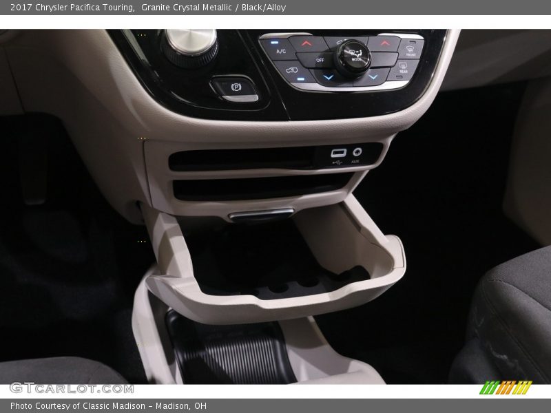 Granite Crystal Metallic / Black/Alloy 2017 Chrysler Pacifica Touring
