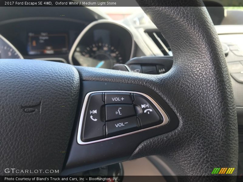 Oxford White / Medium Light Stone 2017 Ford Escape SE 4WD