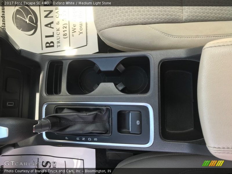 Oxford White / Medium Light Stone 2017 Ford Escape SE 4WD