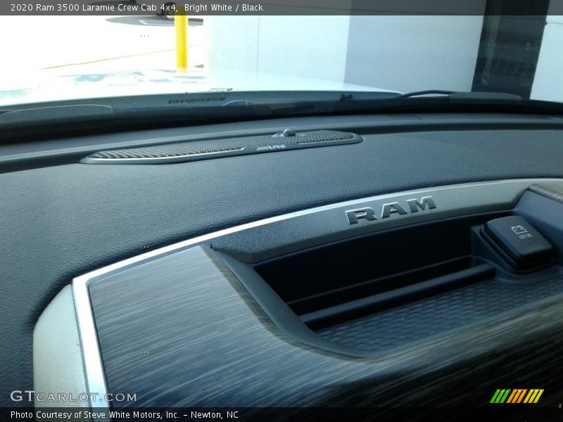 Bright White / Black 2020 Ram 3500 Laramie Crew Cab 4x4