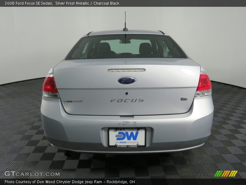 Silver Frost Metallic / Charcoal Black 2008 Ford Focus SE Sedan