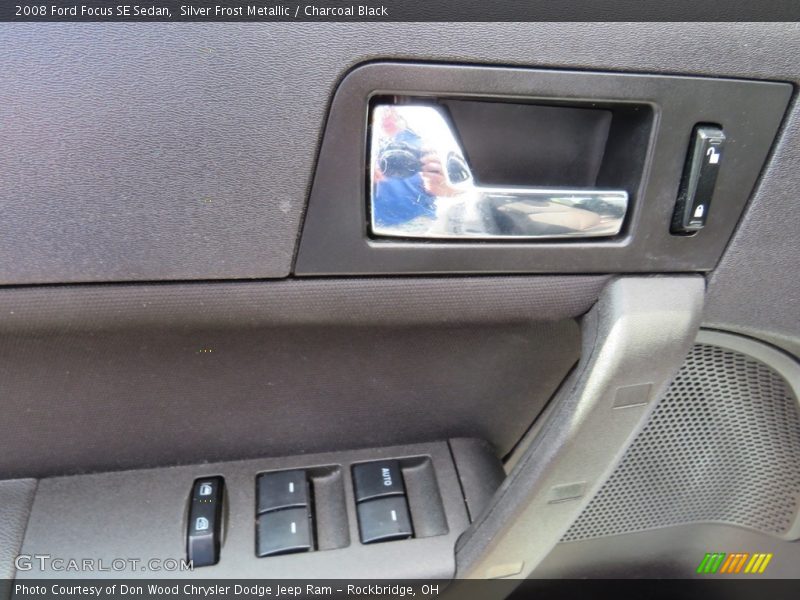 Silver Frost Metallic / Charcoal Black 2008 Ford Focus SE Sedan