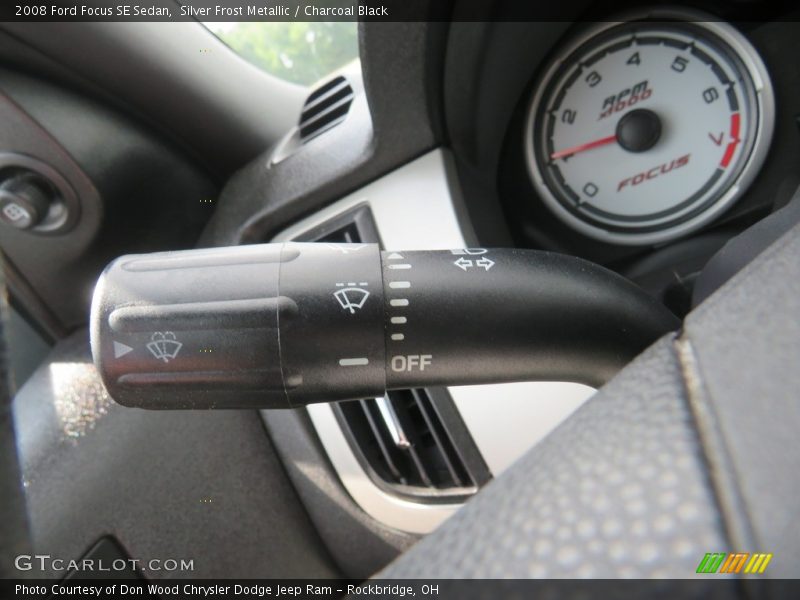 Silver Frost Metallic / Charcoal Black 2008 Ford Focus SE Sedan