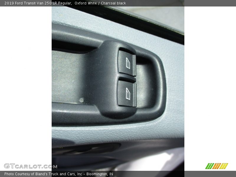 Oxford White / Charcoal black 2019 Ford Transit Van 250 LR Regular