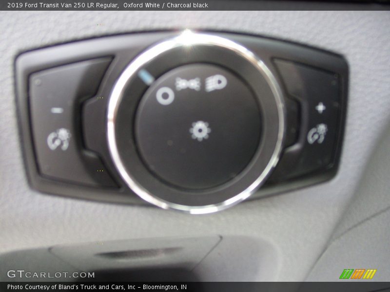 Oxford White / Charcoal black 2019 Ford Transit Van 250 LR Regular