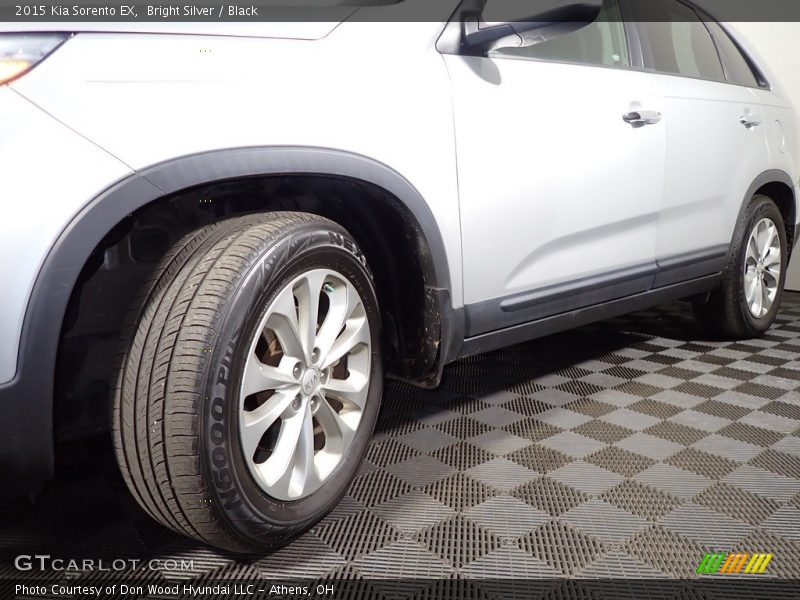 Bright Silver / Black 2015 Kia Sorento EX