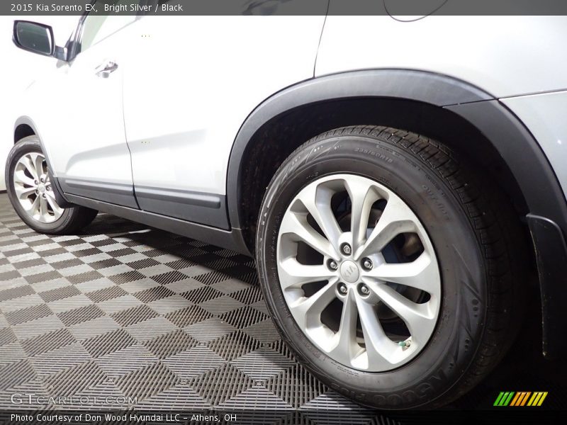 Bright Silver / Black 2015 Kia Sorento EX