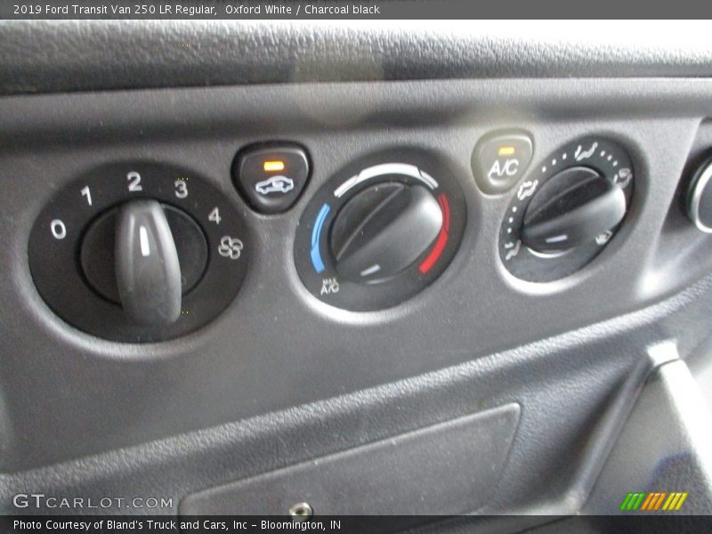 Oxford White / Charcoal black 2019 Ford Transit Van 250 LR Regular