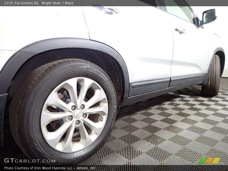Bright Silver / Black 2015 Kia Sorento EX