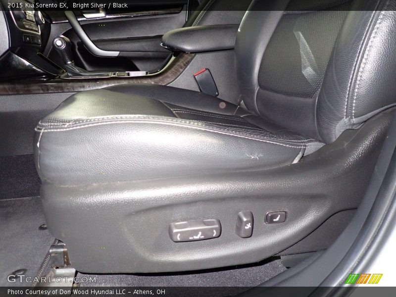 Front Seat of 2015 Sorento EX