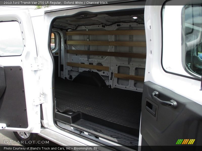 Oxford White / Charcoal black 2019 Ford Transit Van 250 LR Regular