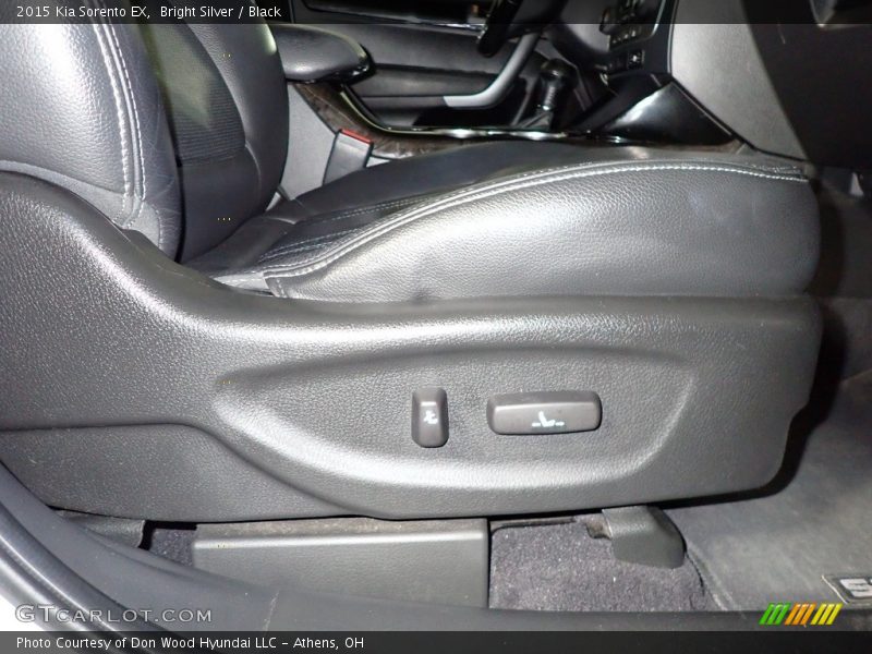 Front Seat of 2015 Sorento EX