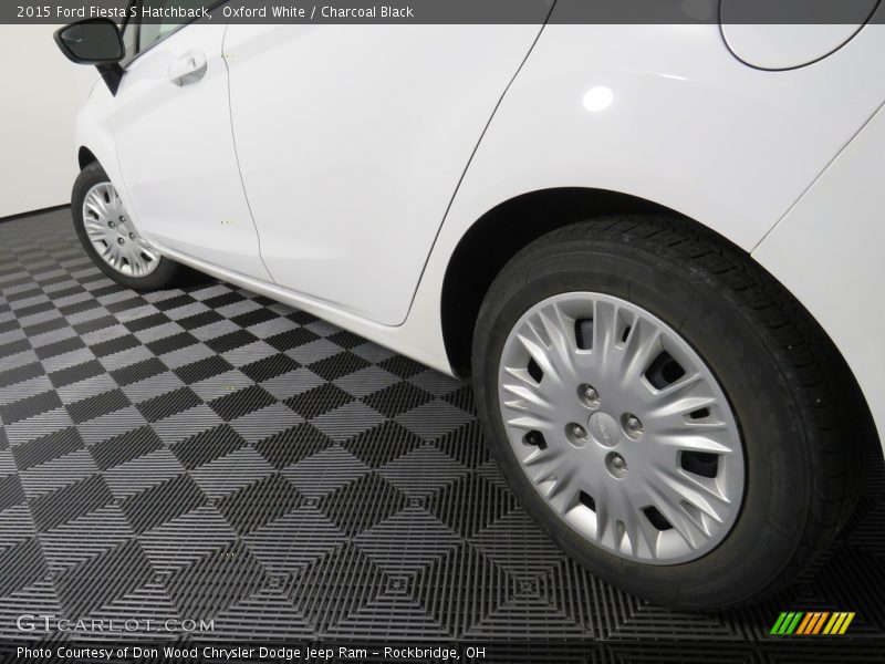 Oxford White / Charcoal Black 2015 Ford Fiesta S Hatchback
