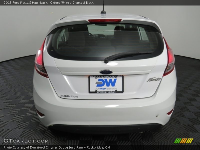Oxford White / Charcoal Black 2015 Ford Fiesta S Hatchback