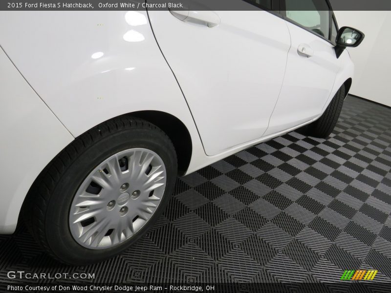 Oxford White / Charcoal Black 2015 Ford Fiesta S Hatchback