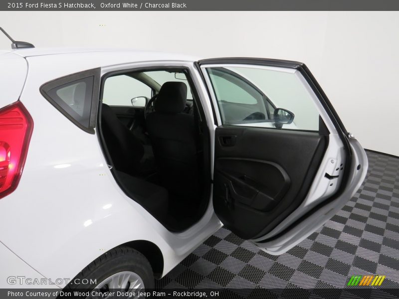 Oxford White / Charcoal Black 2015 Ford Fiesta S Hatchback