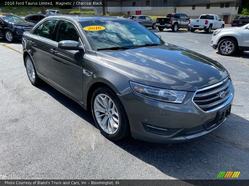 Front 3/4 View of 2016 Taurus Limited