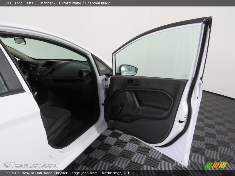 Oxford White / Charcoal Black 2015 Ford Fiesta S Hatchback