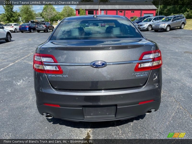 Magnetic / Charcoal Black 2016 Ford Taurus Limited