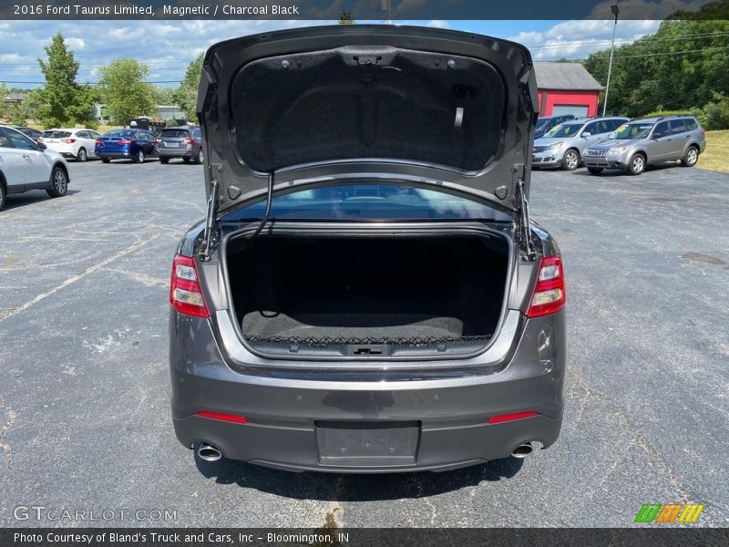 Magnetic / Charcoal Black 2016 Ford Taurus Limited
