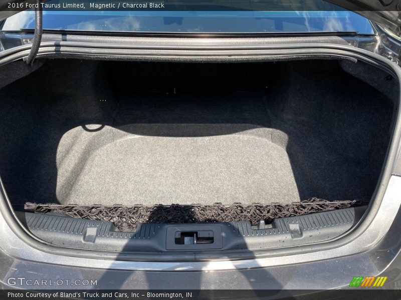 Magnetic / Charcoal Black 2016 Ford Taurus Limited