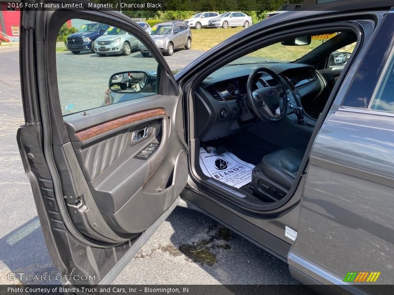 Magnetic / Charcoal Black 2016 Ford Taurus Limited
