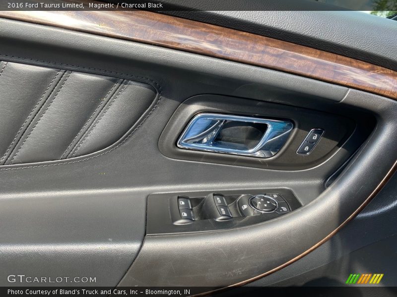 Magnetic / Charcoal Black 2016 Ford Taurus Limited