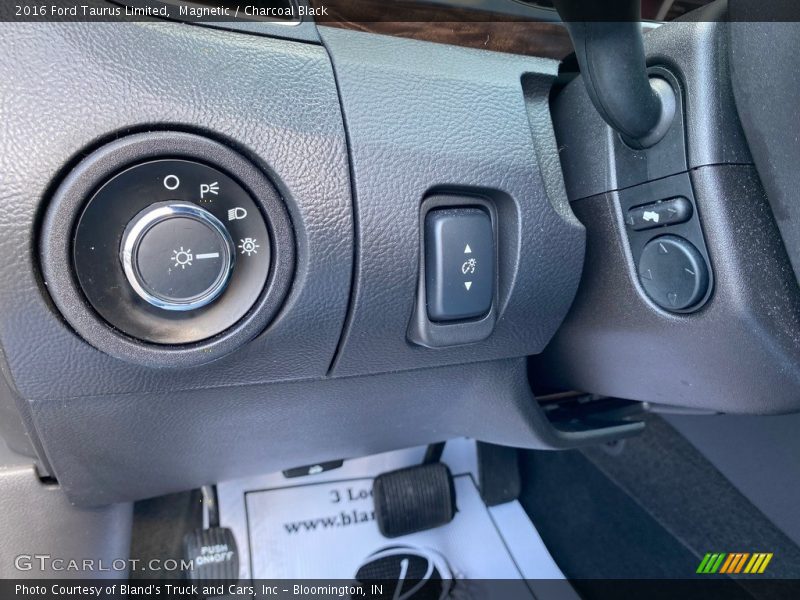 Magnetic / Charcoal Black 2016 Ford Taurus Limited