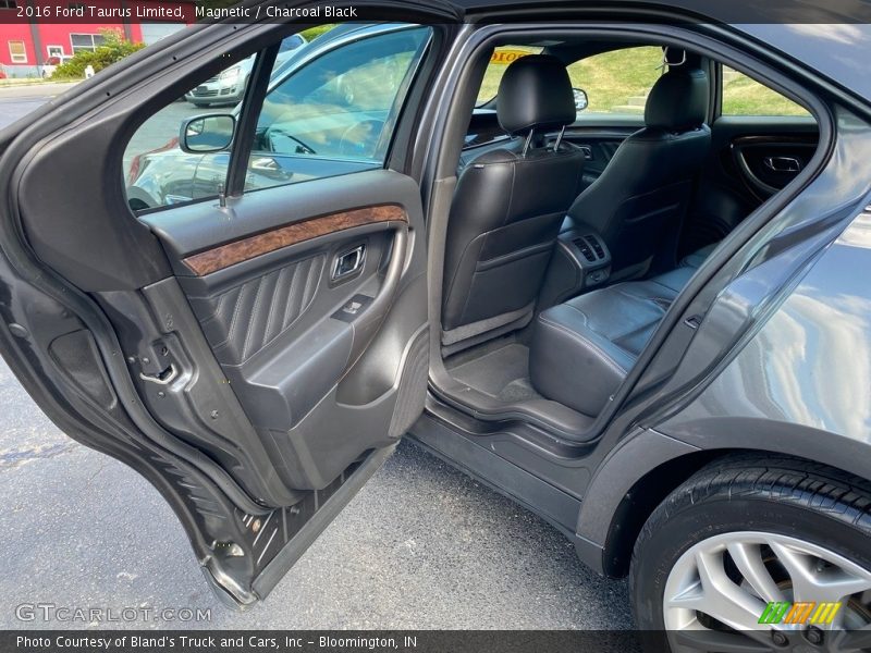 Magnetic / Charcoal Black 2016 Ford Taurus Limited
